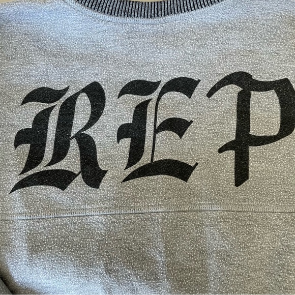 🐍🖤 Reversible reputation Taylor Swift crewneck pullover 🖤🐍 - Picture 5 of 6